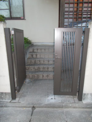 木製門扉からアルミ製門扉へのお取替え 木製門扉からアルミ製門扉へのお取替え